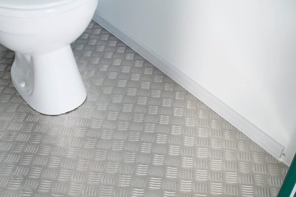 Double Mains Toilet 8Ft x 5Ft - Image 2